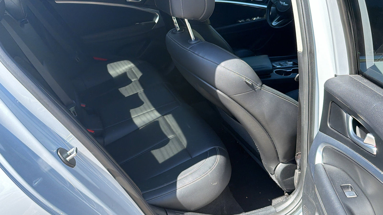 Used 2022 Genesis G70 2.0T image 21