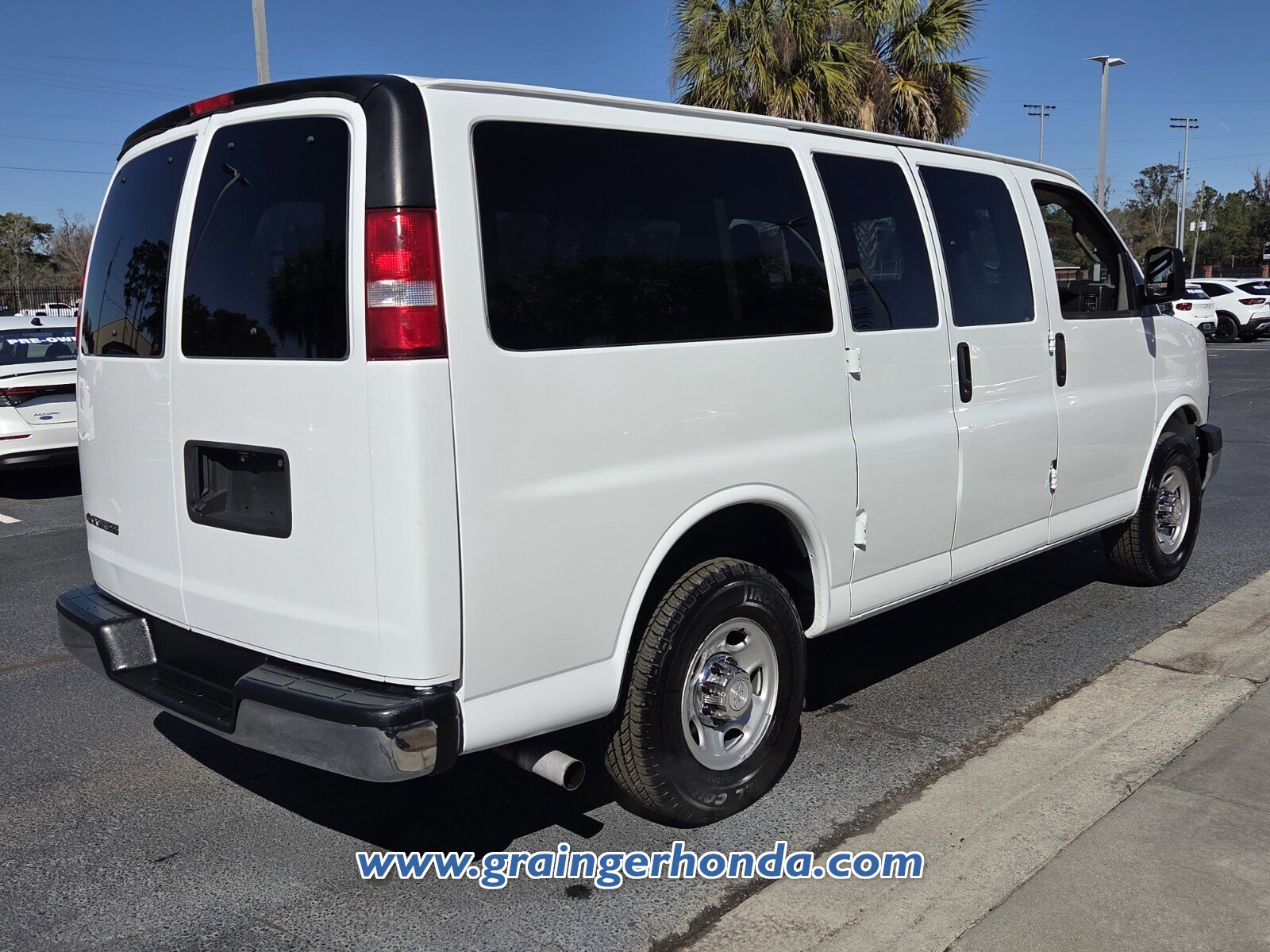 Used 2020 Chevrolet Express 2500 LT w/ LT Preferred Equipment Group image 5