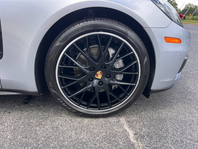 Used 2017 Porsche Panamera RWD image 9