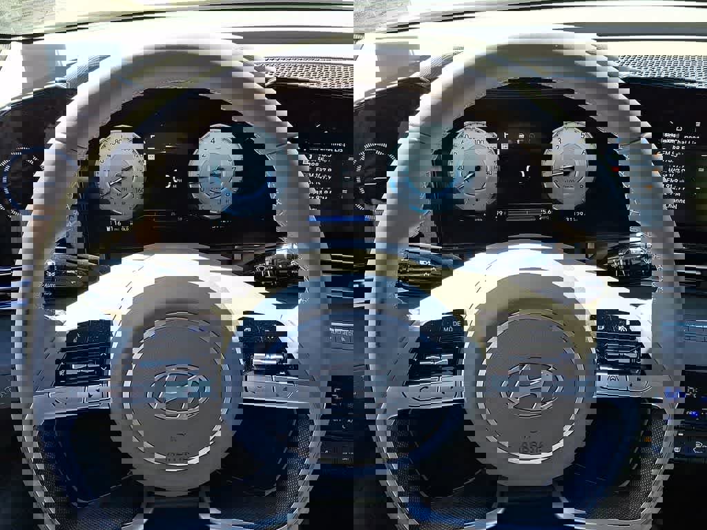 Used 2025 Hyundai Elantra SEL FWD image 19