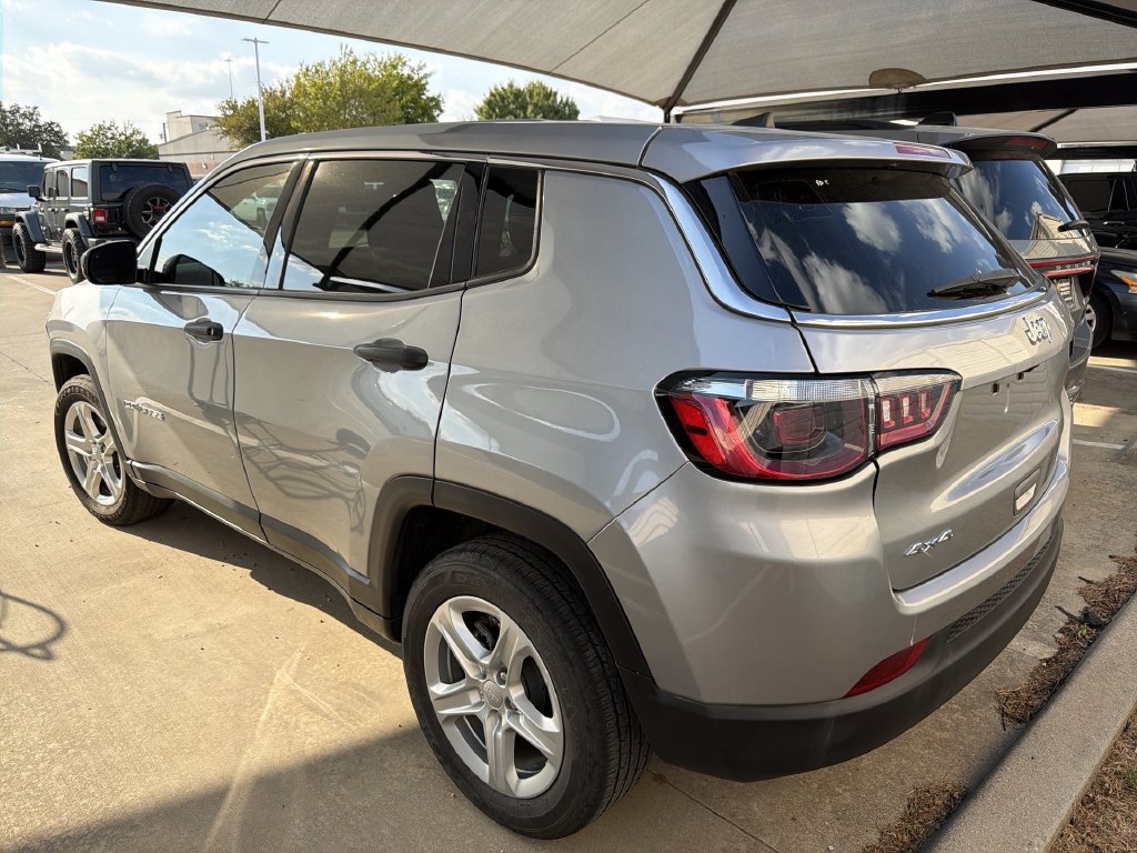 Used 2023 Jeep Compass Sport AWD/4WD image 3