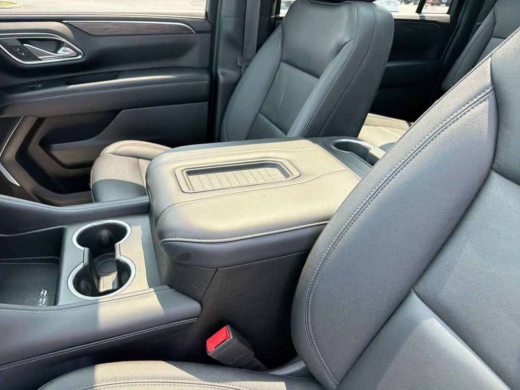 Used 2022 Chevrolet Suburban LT w/ Luxury Package AWD/4WD image 28