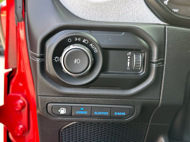 Used 2025 Jeep Wrangler Unlimited Sahara w/ Safety Group AWD/4WD image 11