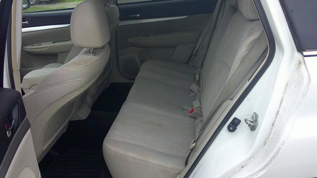 Used 2013 Subaru Outback 2.5i Premium AWD/4WD image 9