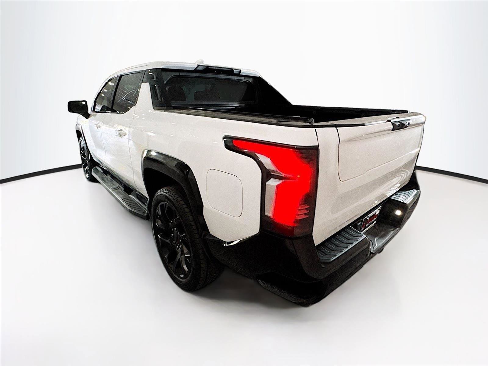 Used 2024 Chevrolet Silverado EV RST image 27