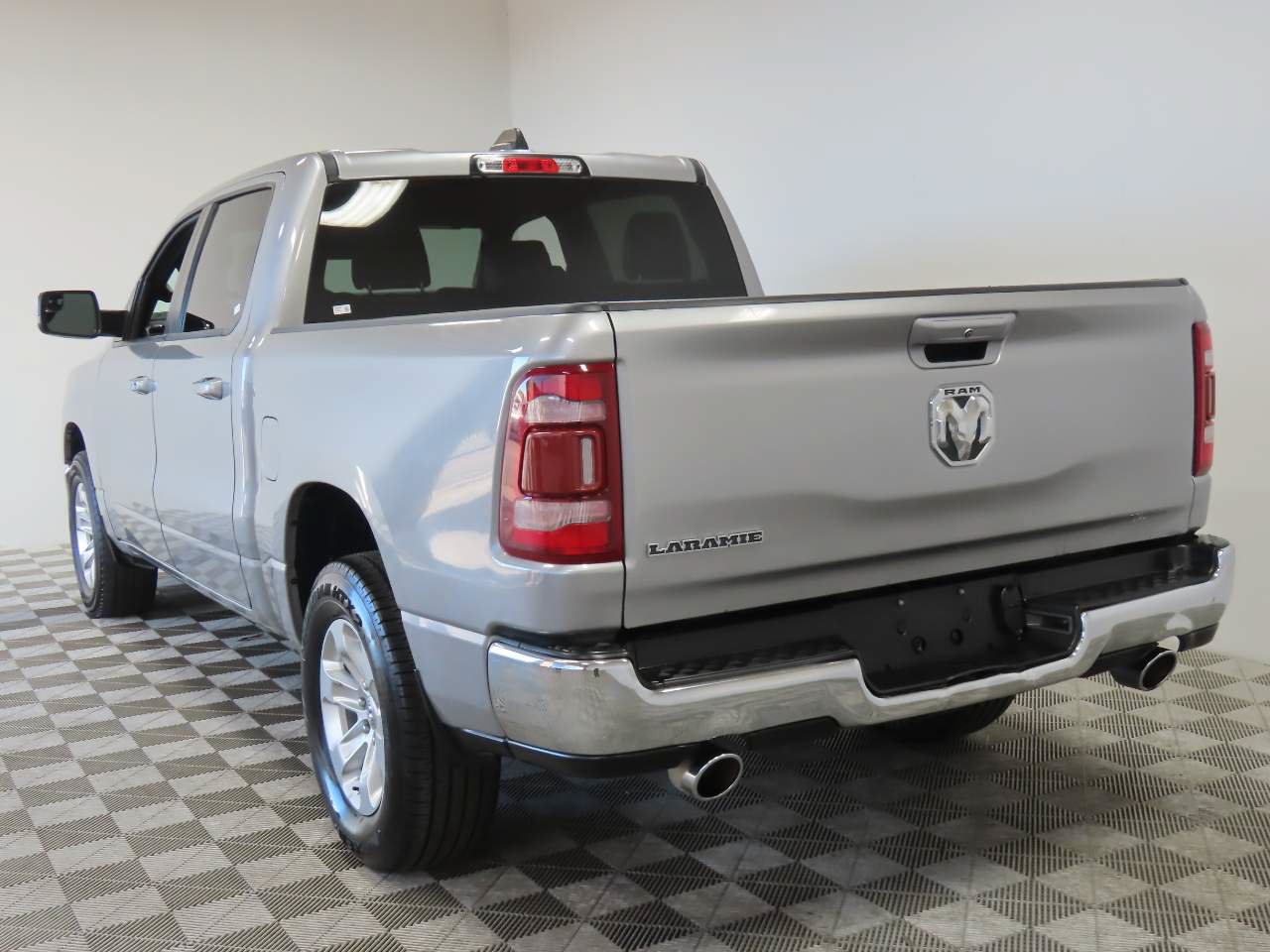 Used 2024 RAM 1500 Laramie RWD image 3