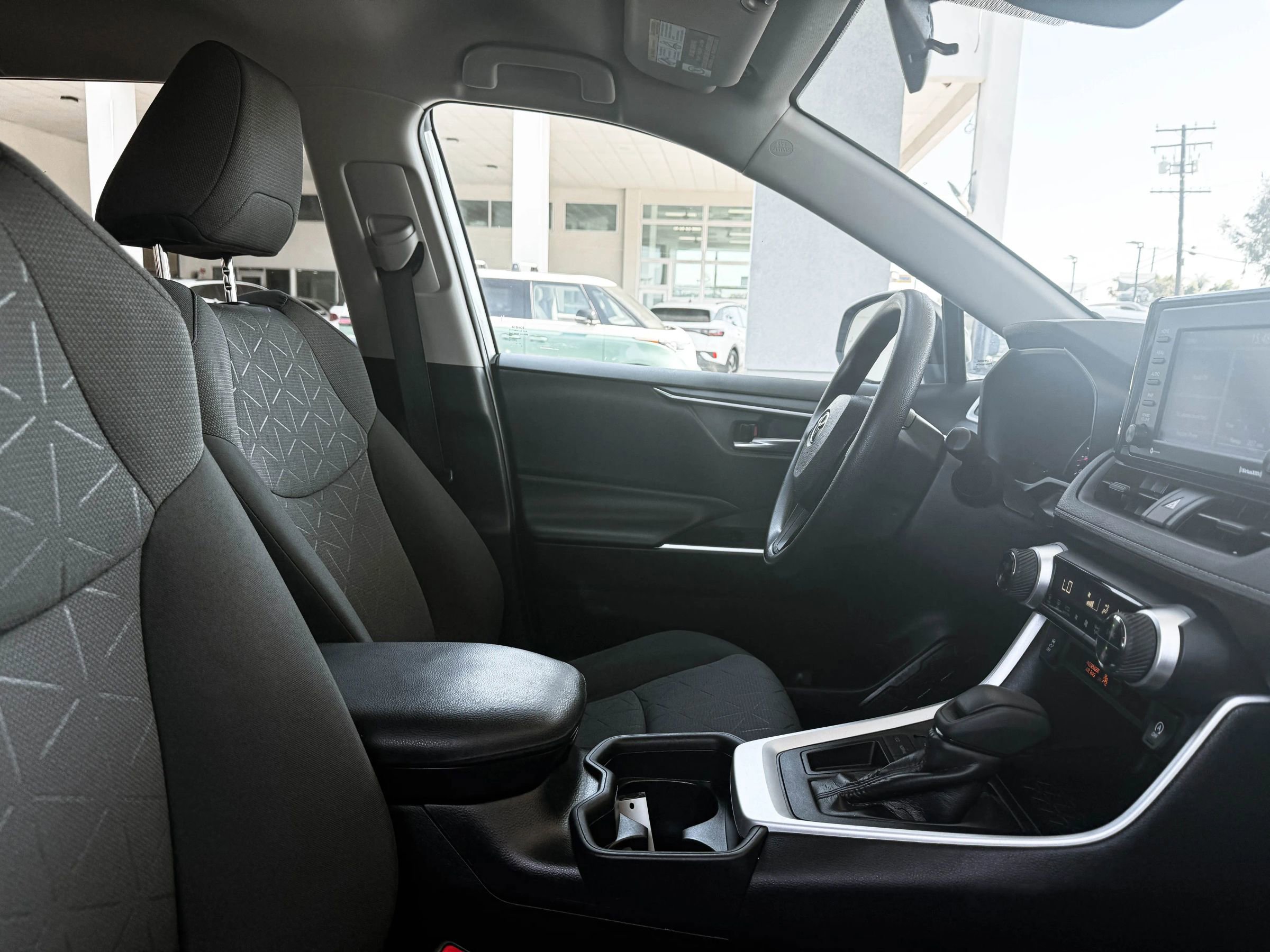 Used 2020 Toyota RAV4 XLE image 27