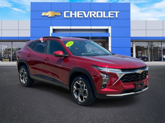 Used 2024 Chevrolet Trax LT w/ Driver Confidence Package FWD image 1