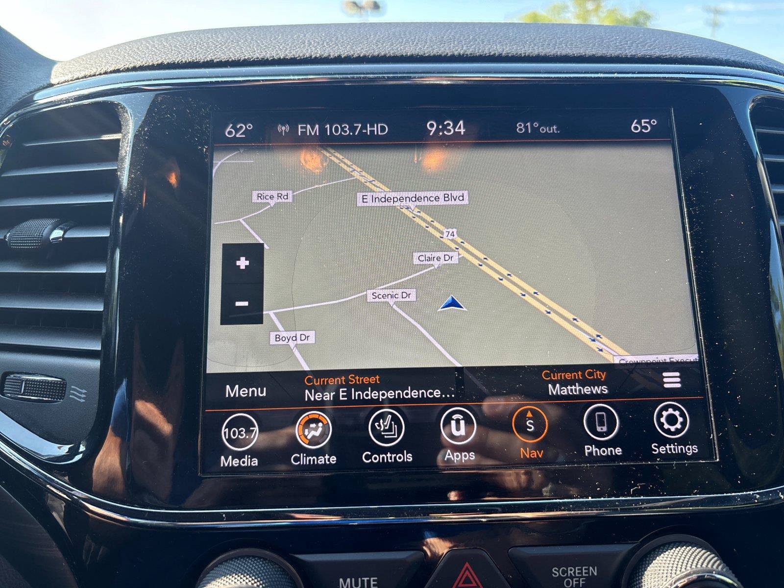 Used 2020 Jeep Grand Cherokee Altitude AWD/4WD image 25