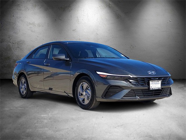 New 2025 Hyundai Elantra SE image 2