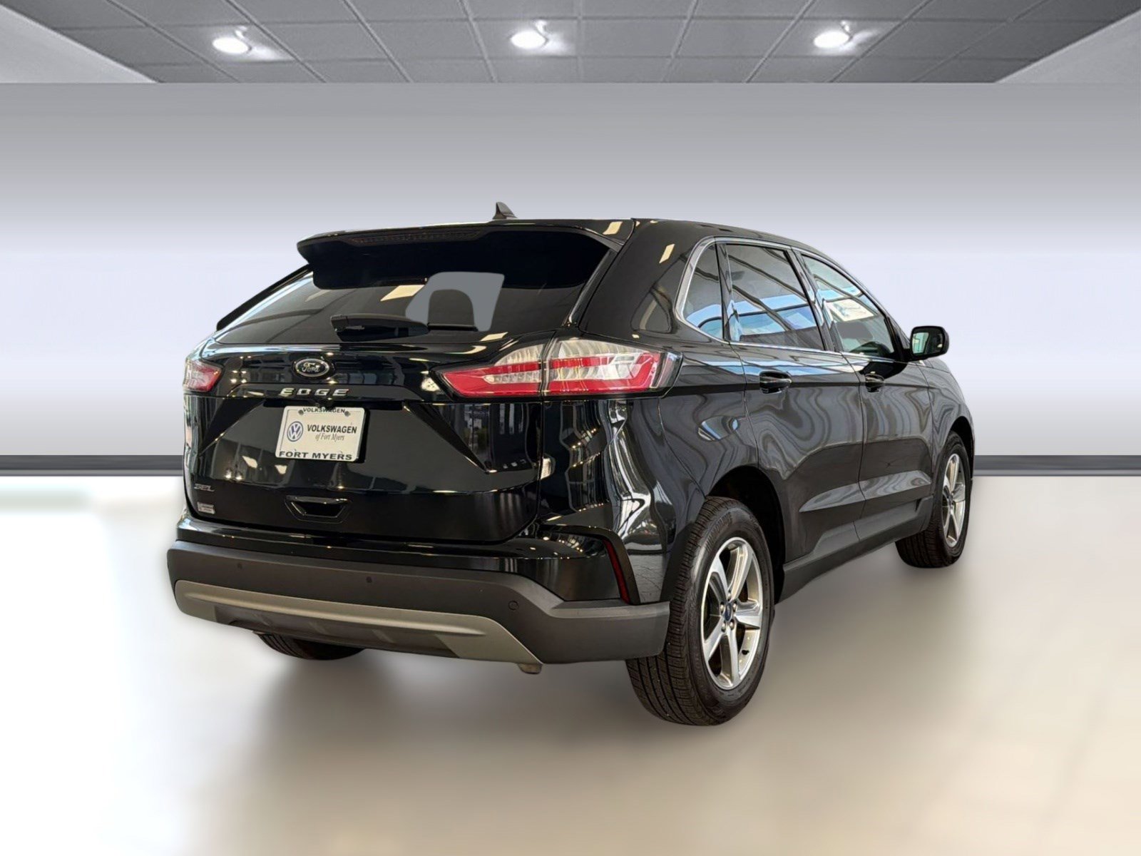 Used 2021 Ford Edge SEL w/ Convenience Package image 9
