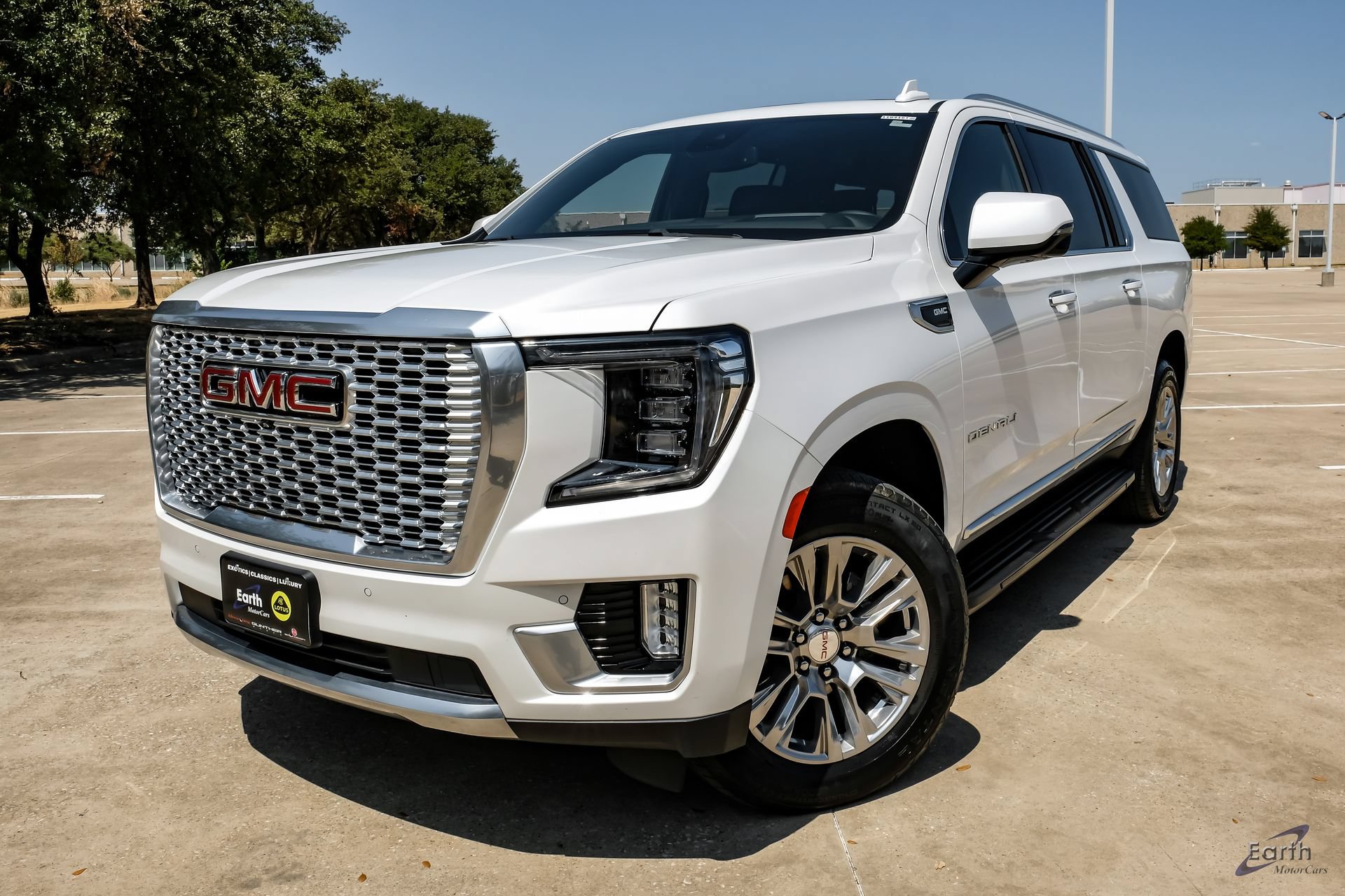 Used 2024 GMC Yukon XL Denali AWD/4WD image 6