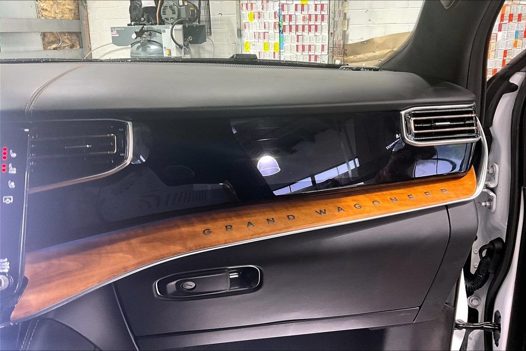 Used 2024 Jeep Grand Wagoneer L Series III AWD/4WD image 15