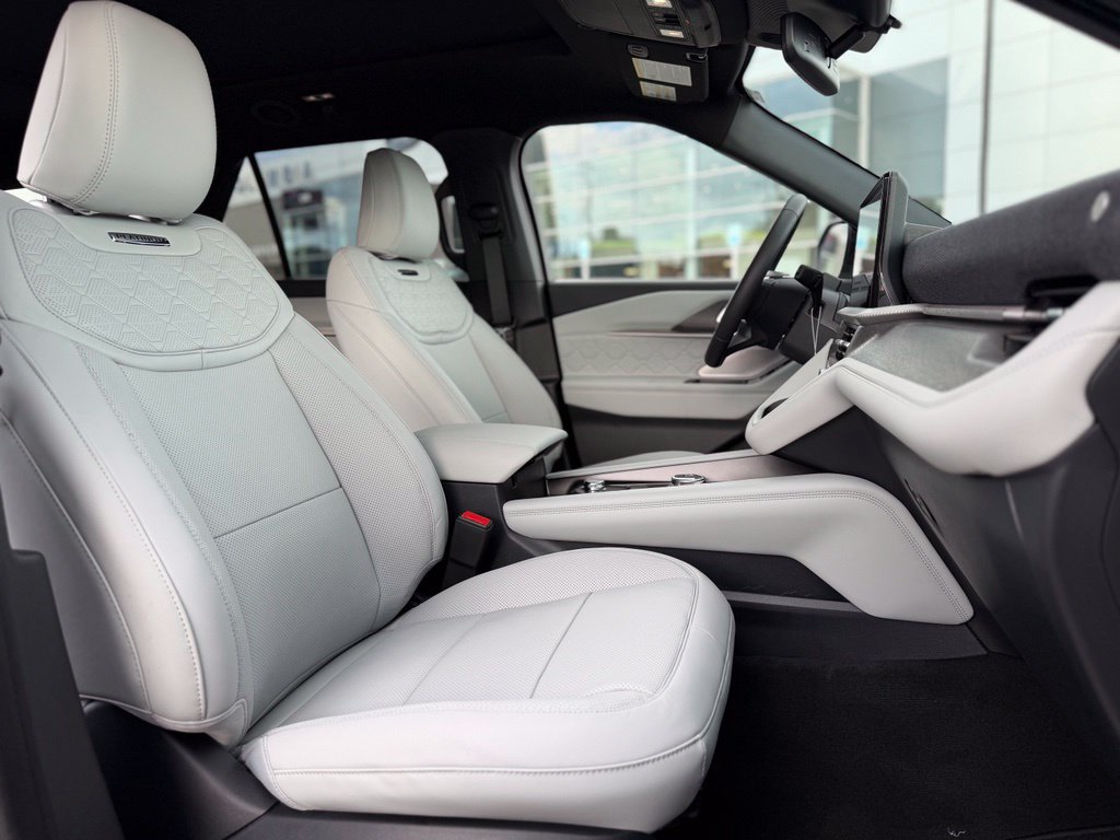 New 2027 Ford Explorer Platinum w/ LUX Leather Package AWD/4WD image 11