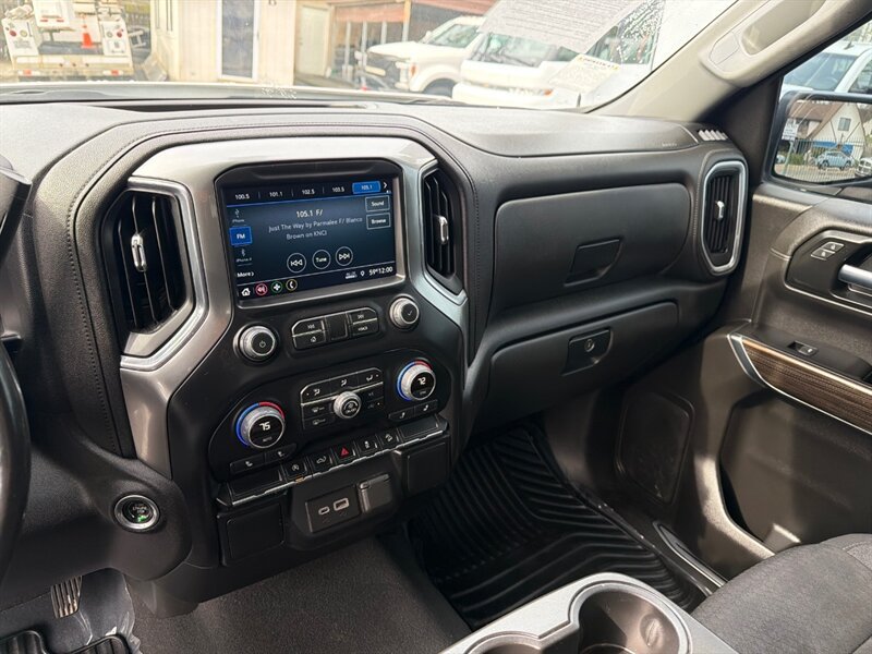 Used 2022 Chevrolet Silverado 1500 LT w/ Z71 Off-Road Package AWD/4WD image 18