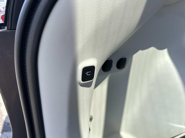 Used 2021 Jeep Cherokee Limited FWD image 16