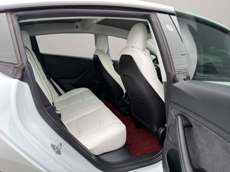 Used 2021 Tesla Model 3 Performance image 12