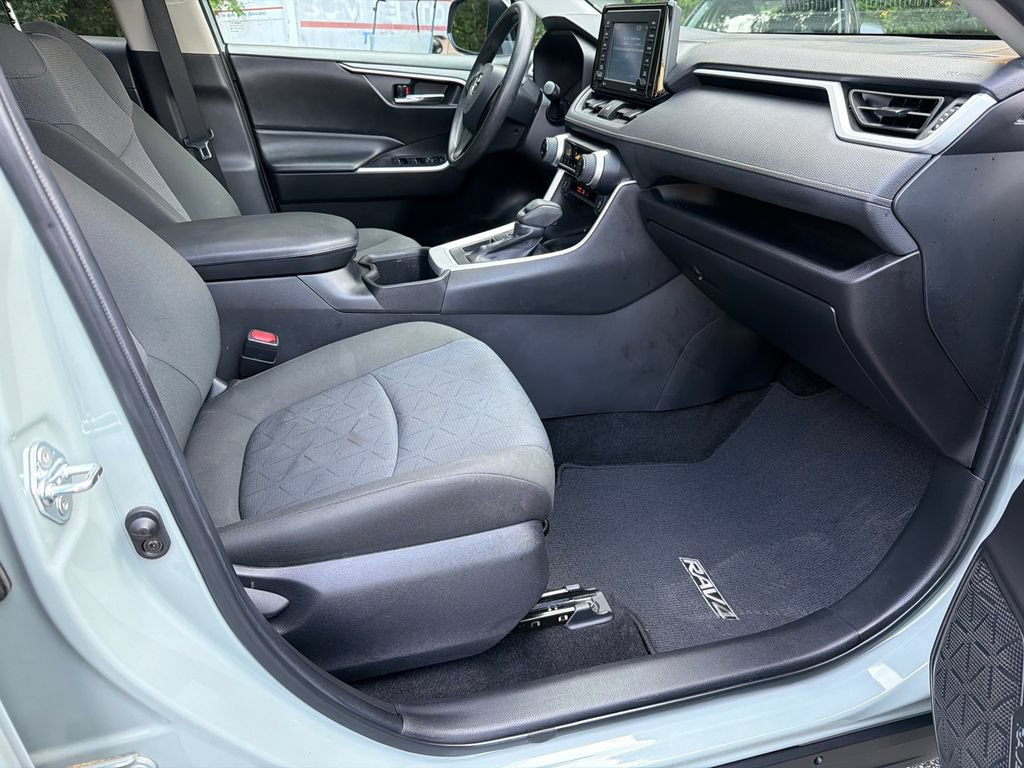 Used 2022 Toyota RAV4 XLE w/ Convenience Package FWD image 13