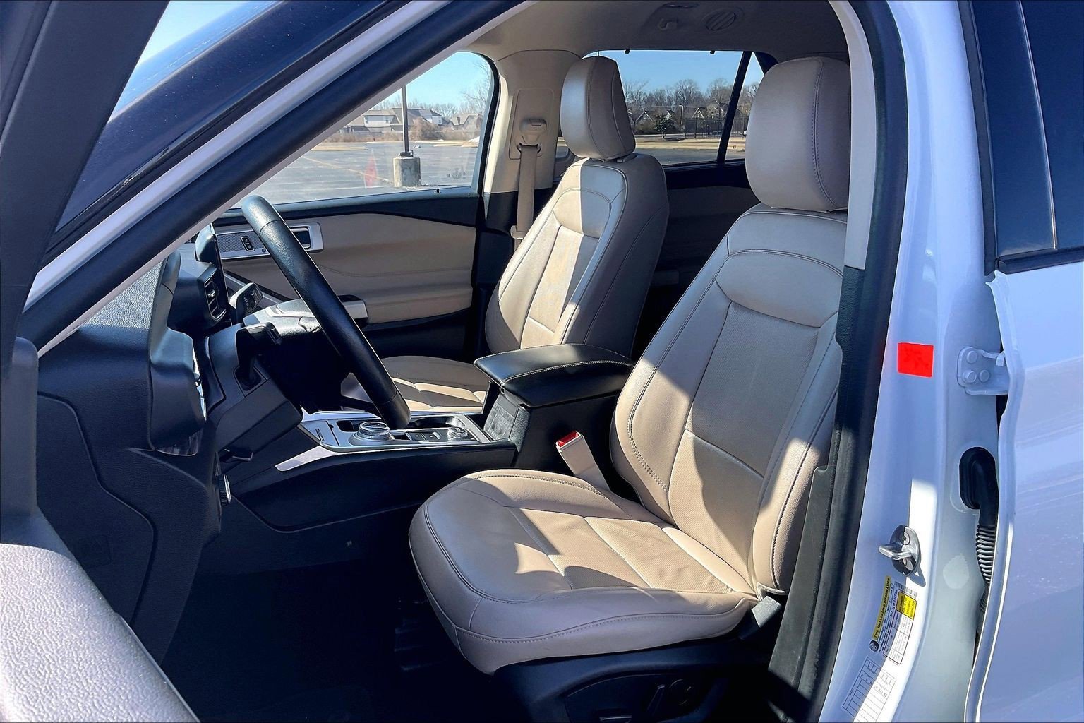 Used 2023 Ford Explorer Limited image 7