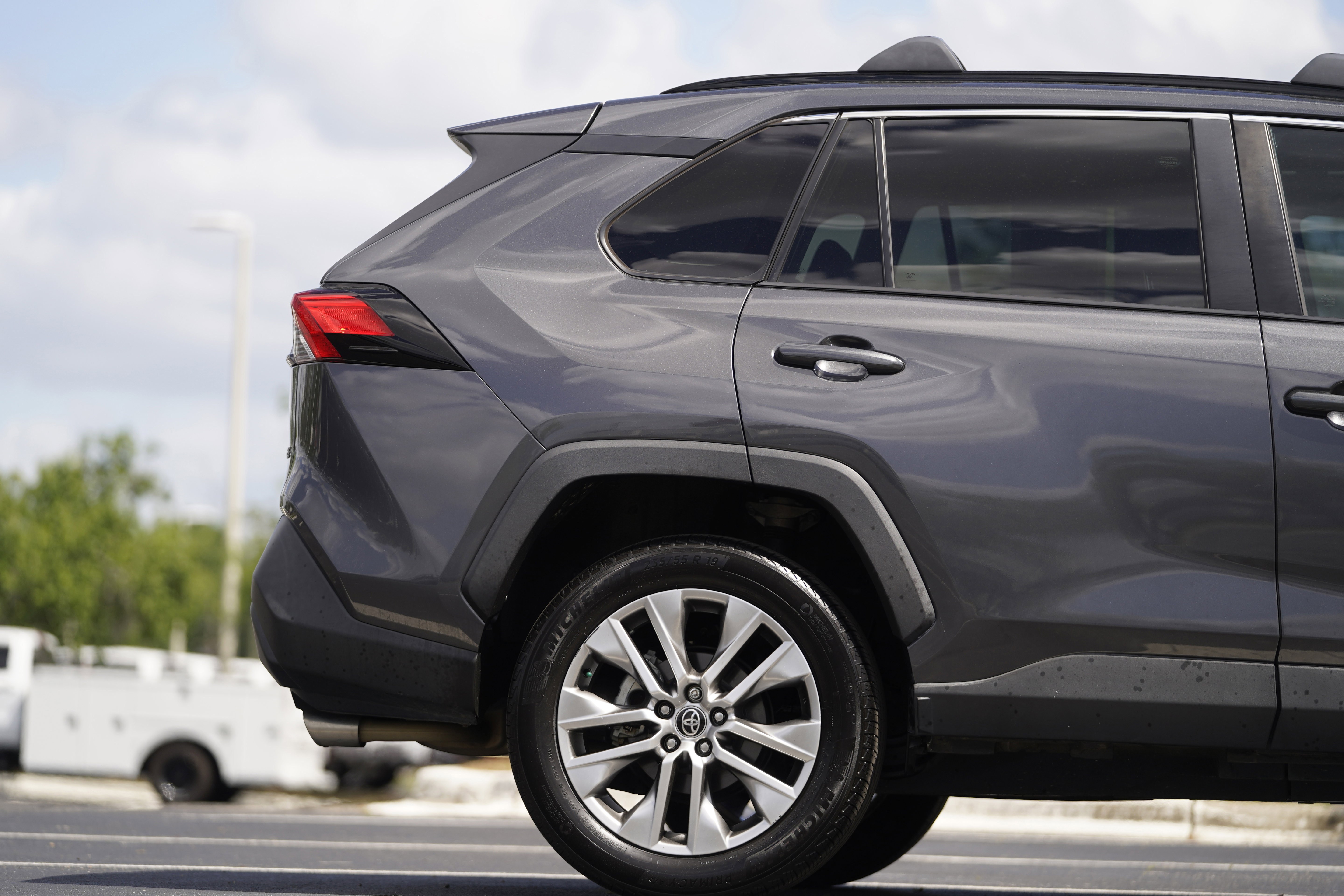 Used 2022 Toyota RAV4 XLE Premium FWD image 5