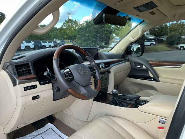 Used 2016 Lexus LX 570 4WD w/ Luxury Package image 17