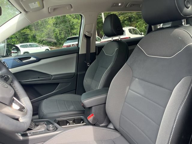 Used 2023 Volkswagen Taos SE w/ Panoramic Sunroof Package AWD/4WD image 8