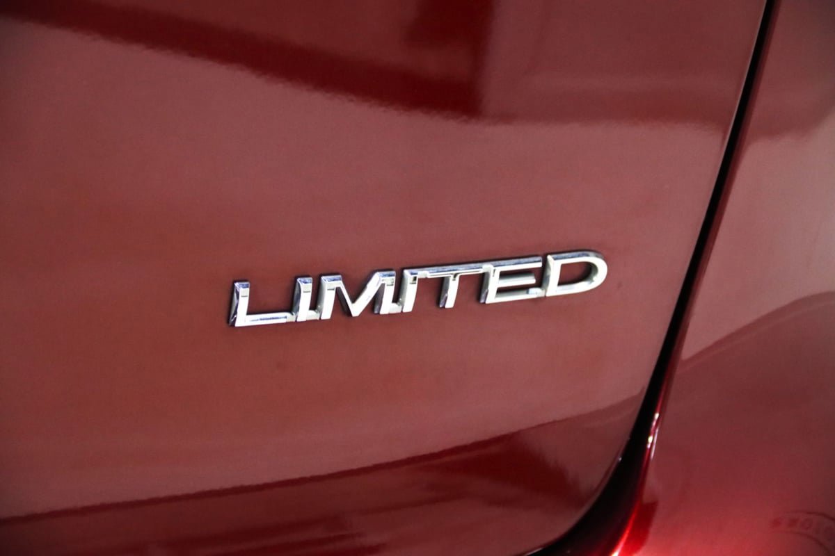 Used 2018 Chrysler Pacifica Limited FWD image 13