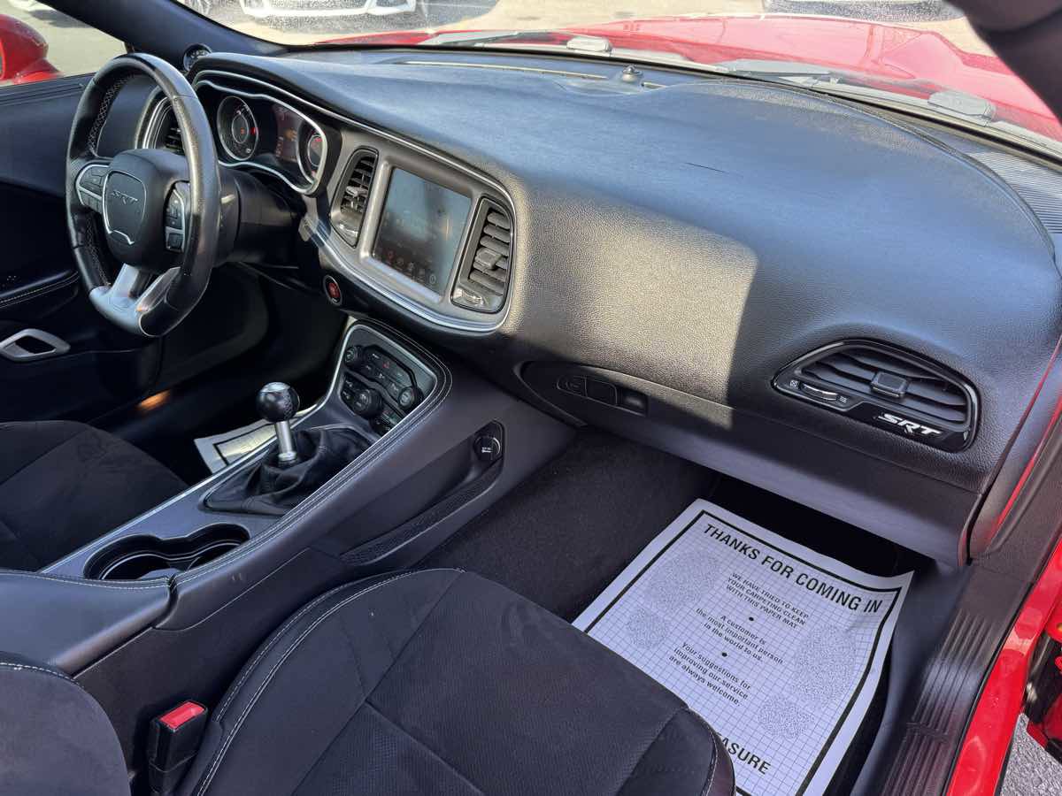 Used 2015 Dodge Challenger SRT image 34
