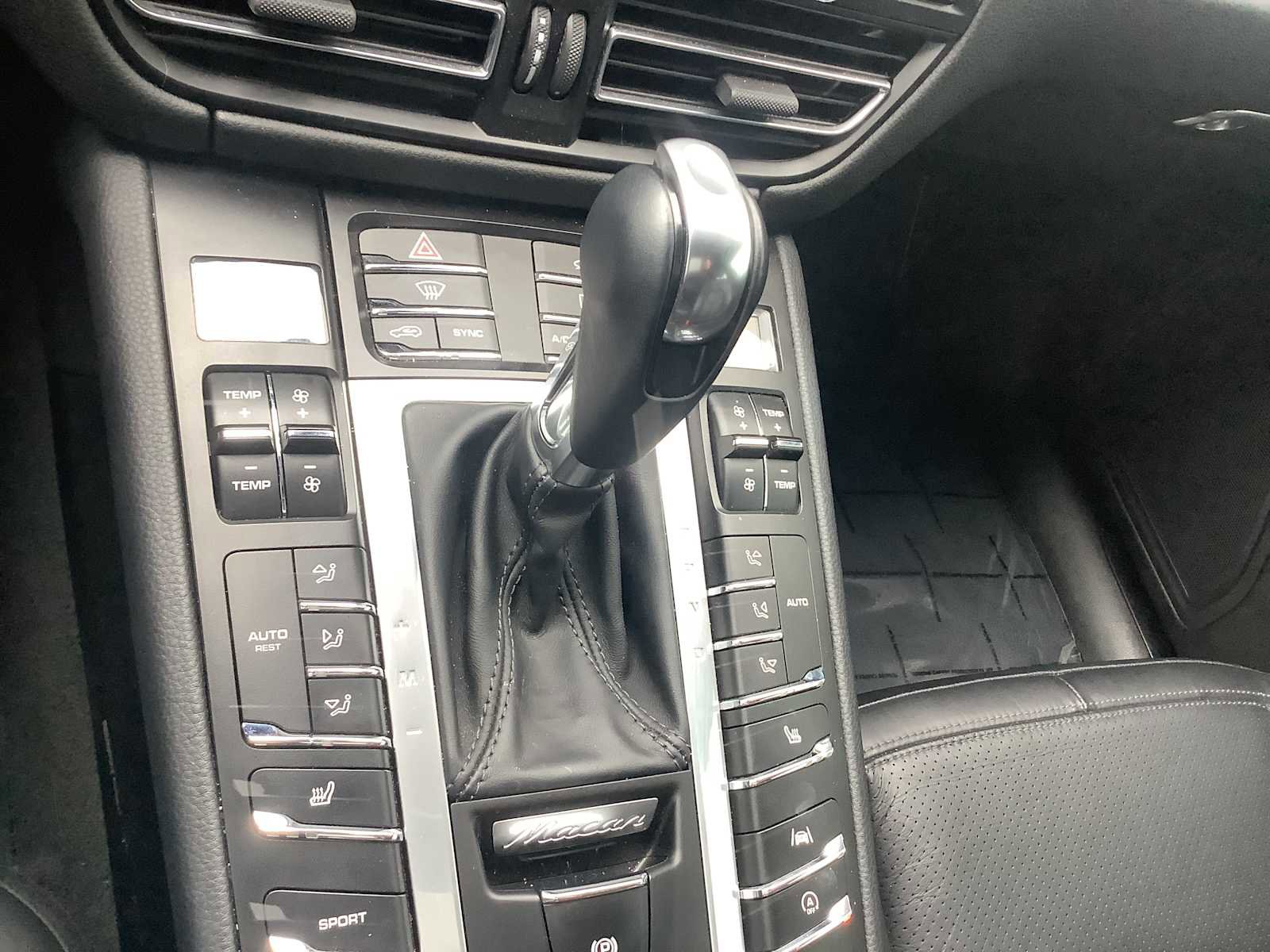 Used 2021 Porsche Macan image 18