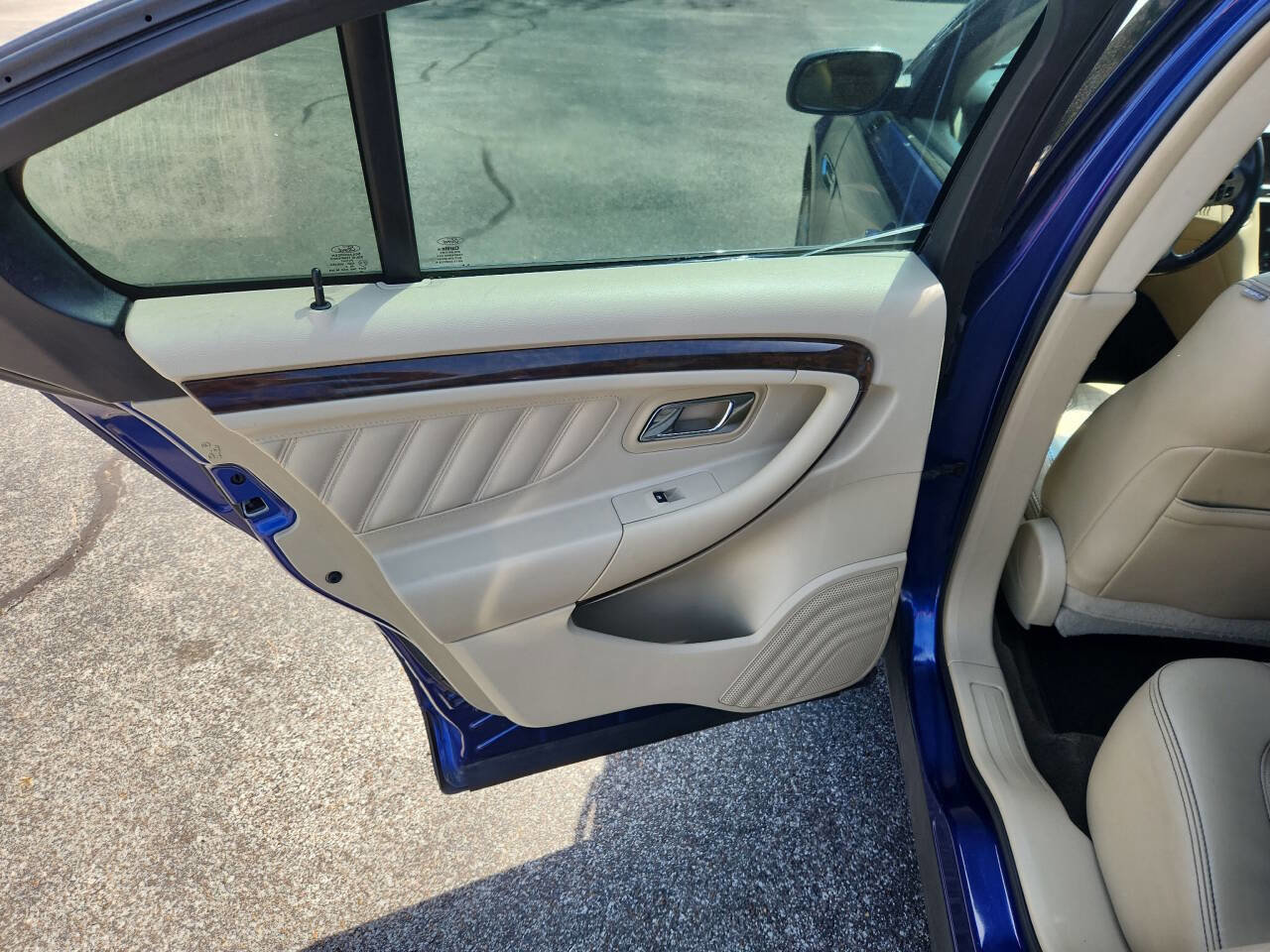 Used 2013 Ford Taurus Limited FWD image 13