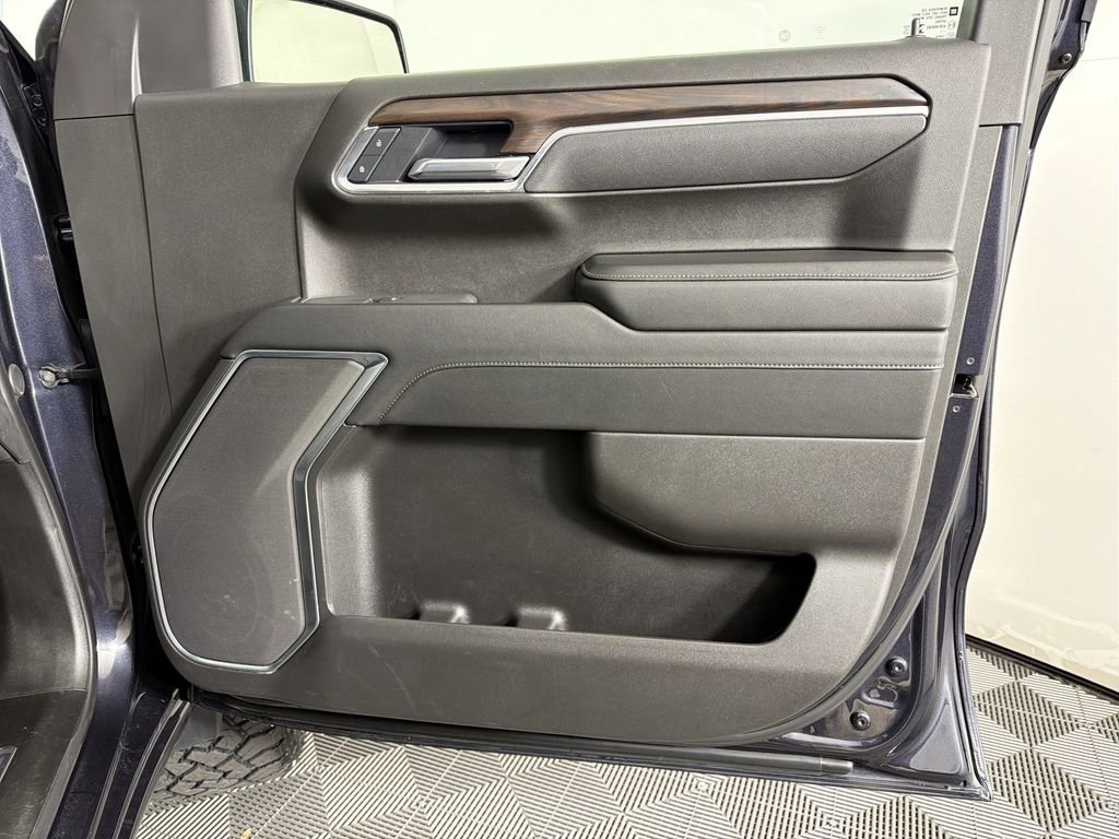 Used 2025 GMC Sierra 1500 SLT image 12