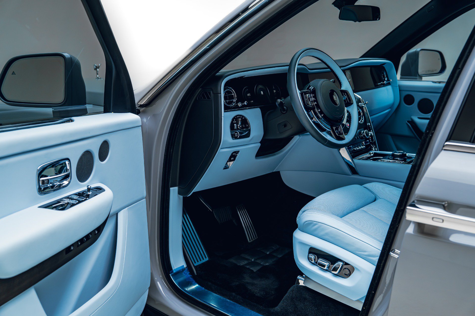 Used 2026 Rolls-Royce Cullinan AWD/4WD image 35