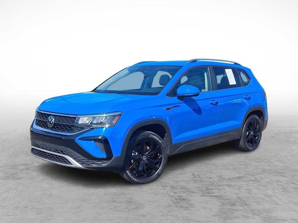 Used 2023 Volkswagen Taos SE w/ Panoramic Sunroof Package