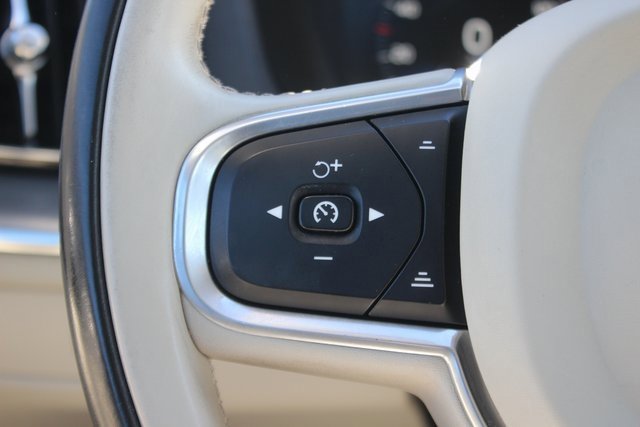 Used 2018 Volvo XC60 T6 Momentum w/ Advanced Package image 14