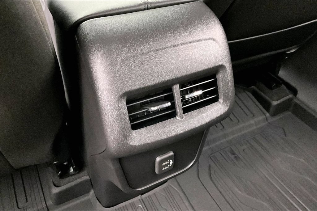 Used 2024 GMC Terrain SLE w/ Driver Convenience Package FWD image 9