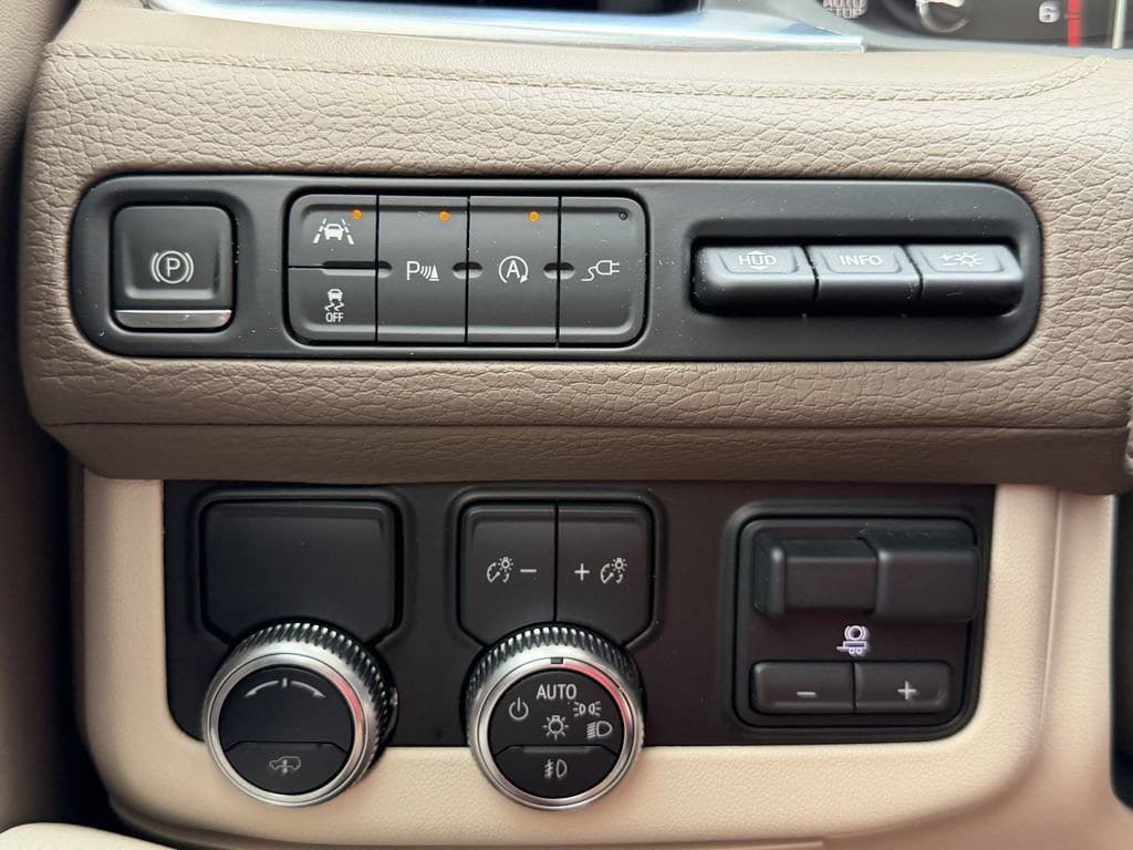 Used 2021 GMC Yukon XL Denali w/ Denali Premium Package RWD image 29