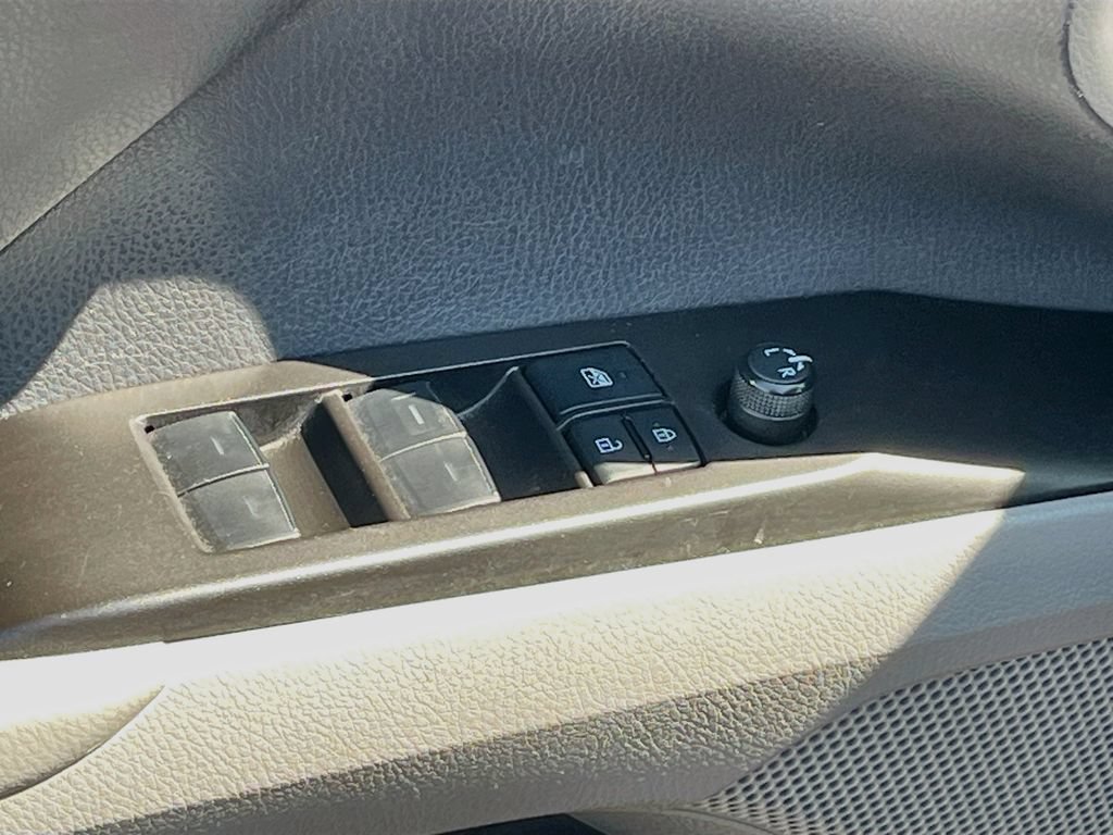 Used 2022 Toyota Camry SE FWD image 17