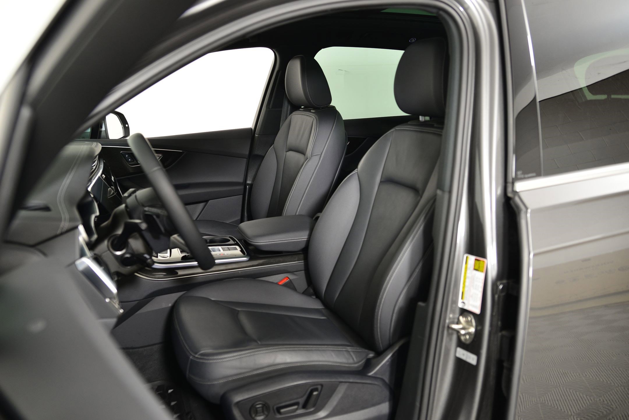 Used 2025 Audi Q7 2.0T Premium w/ Convenience Package image 5