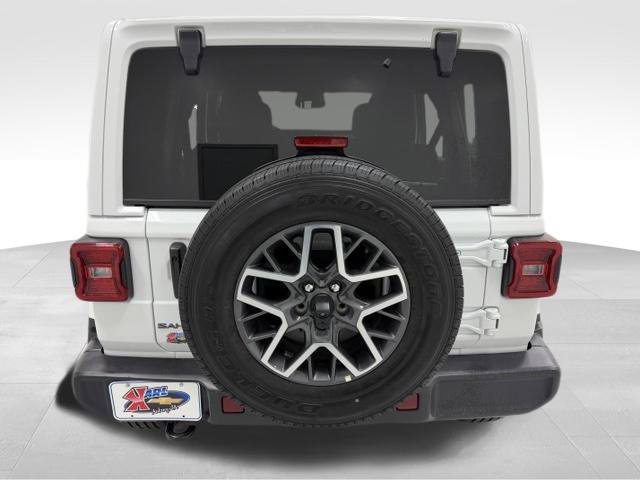 Used 2025 Jeep Wrangler Unlimited Sahara AWD/4WD image 3