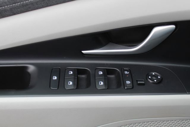 Used 2024 Hyundai Elantra Limited FWD image 31