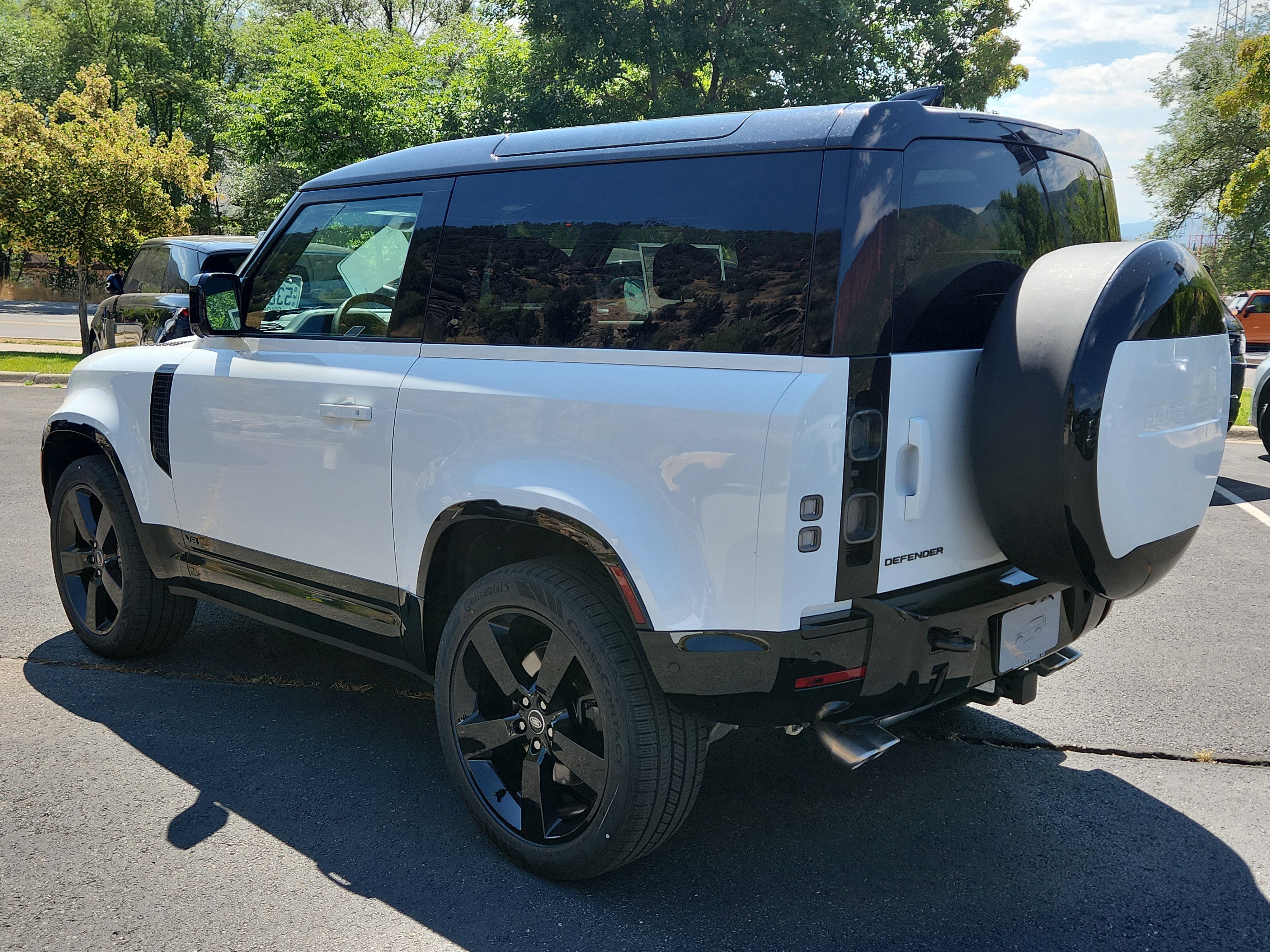 New 2025 Land Rover Defender 90 V8 image 5