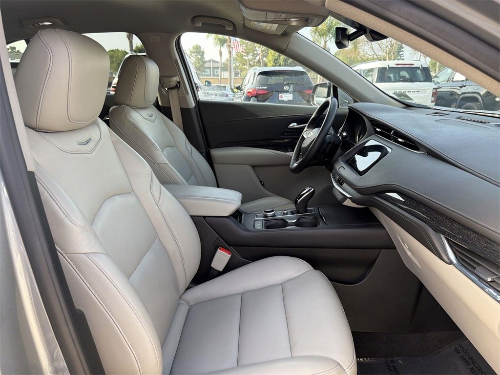 Certified 2023 Cadillac XT4 Premium Luxury image 32