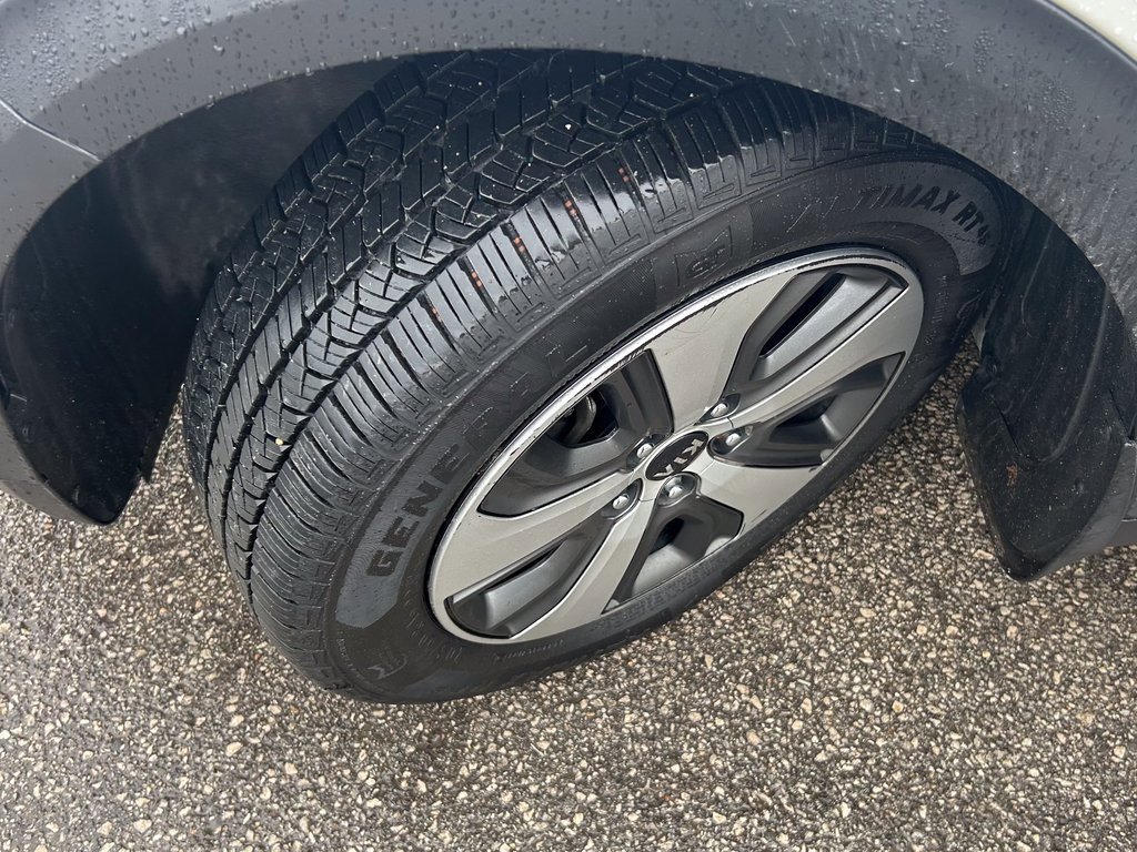 Used 2018 Kia Niro LX image 29
