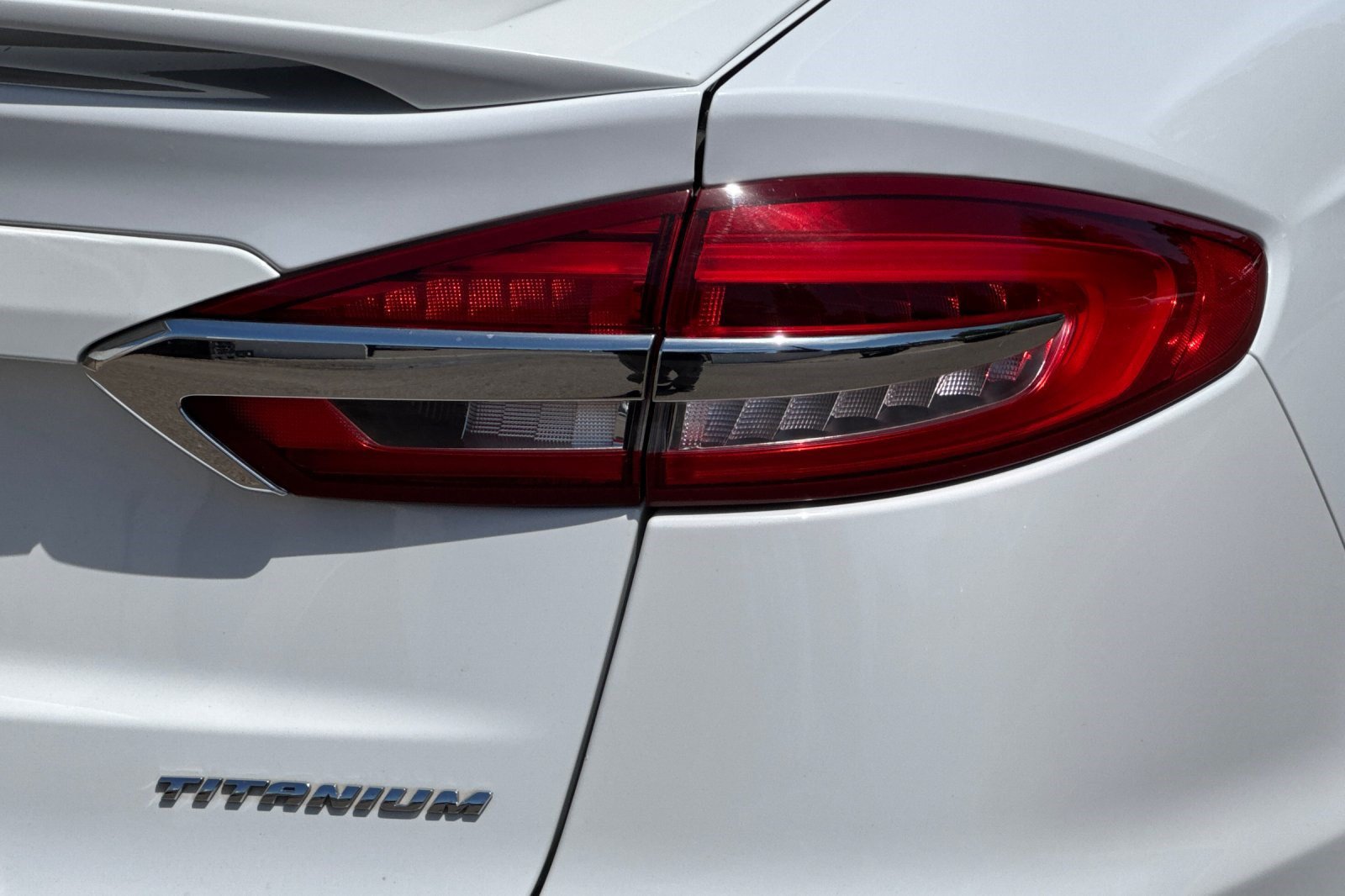 Used 2019 Ford Fusion Energi Titanium FWD image 29