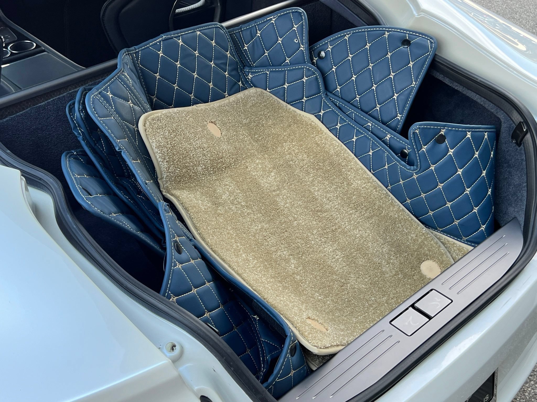 Used 2014 Aston Martin Rapide S RWD image 23