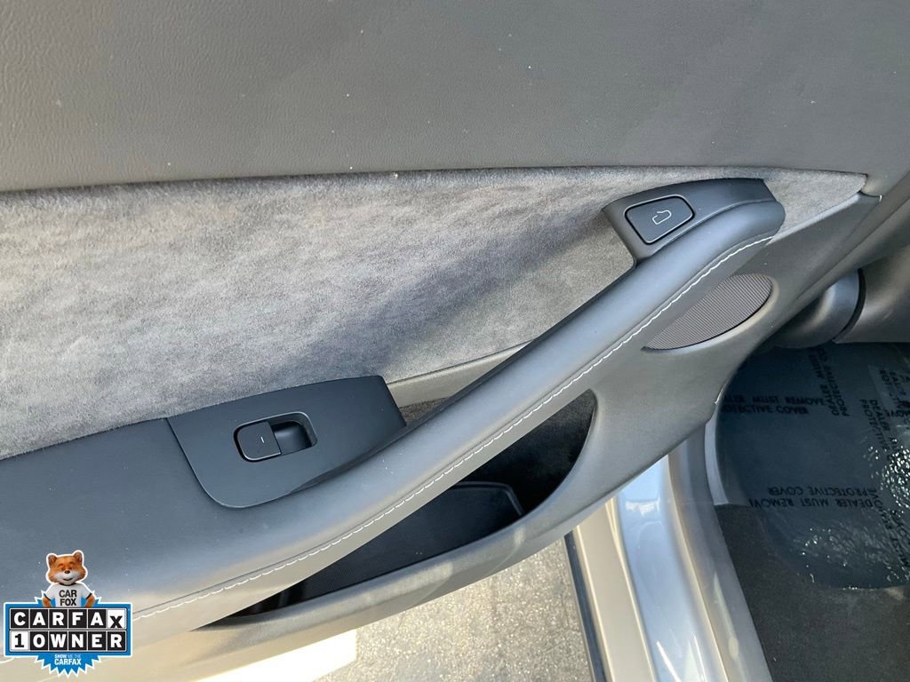 Used 2025 Tesla Model Y Long Range AWD/4WD image 49