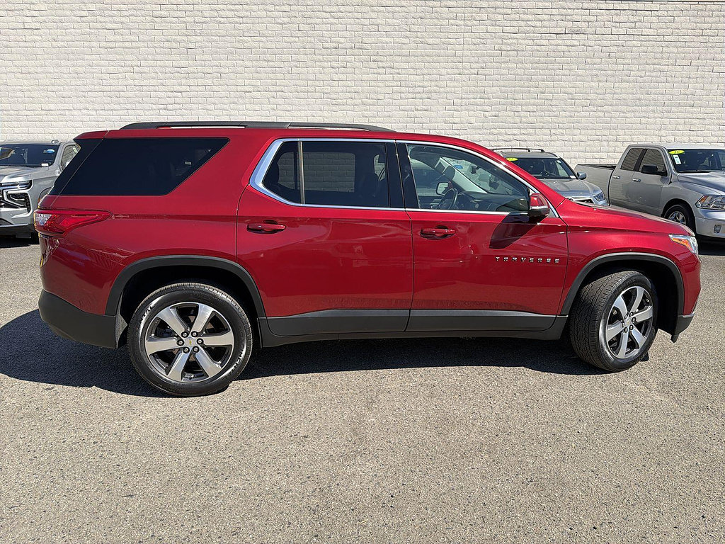 Used 2021 Chevrolet Traverse LT w/ LT Premium Package FWD image 4