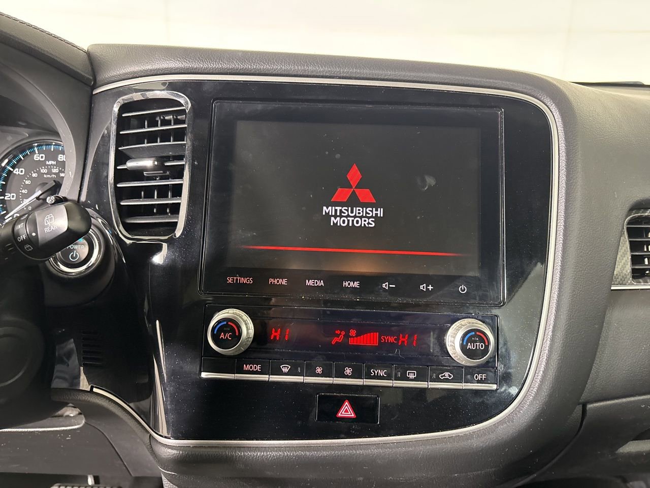 Used 2020 Mitsubishi Outlander SEL image 12