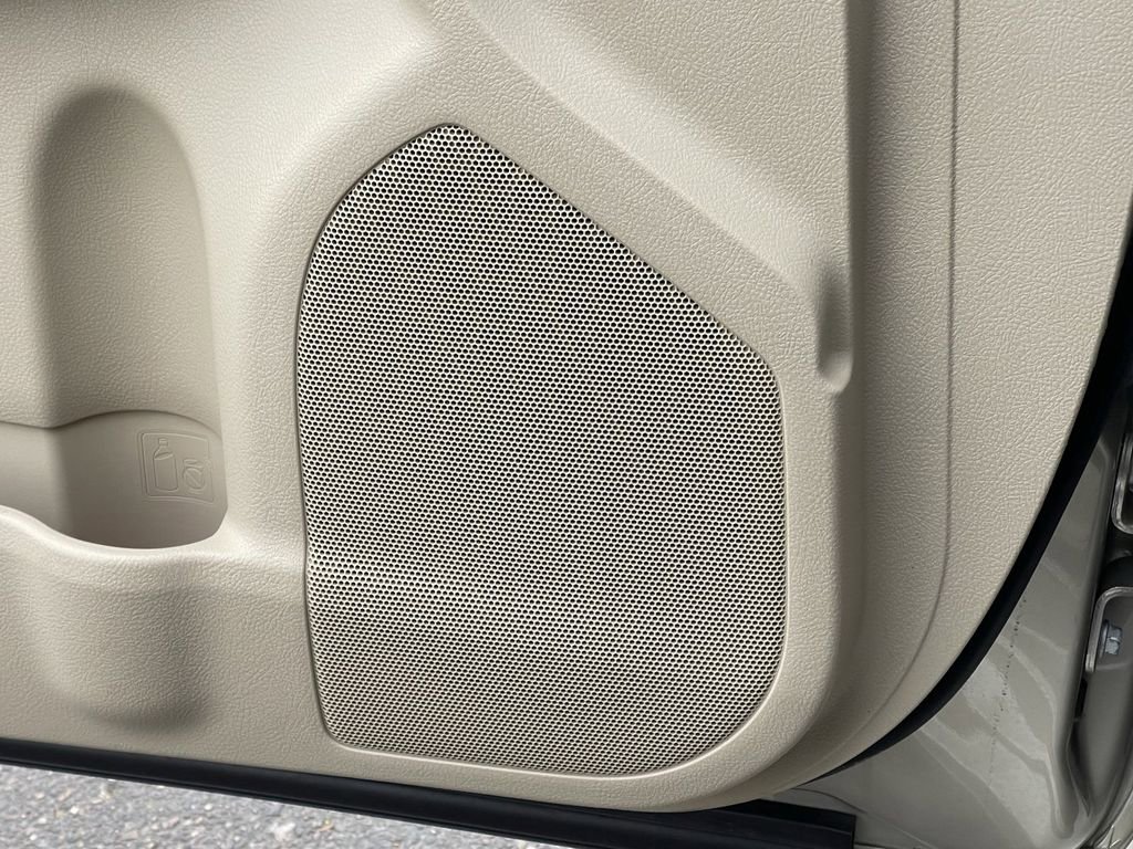 Used 2013 Toyota Camry LE image 31