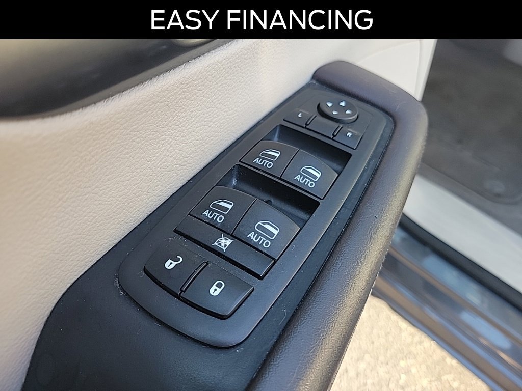 Used 2017 Chrysler Pacifica Touring-L Plus FWD image 22